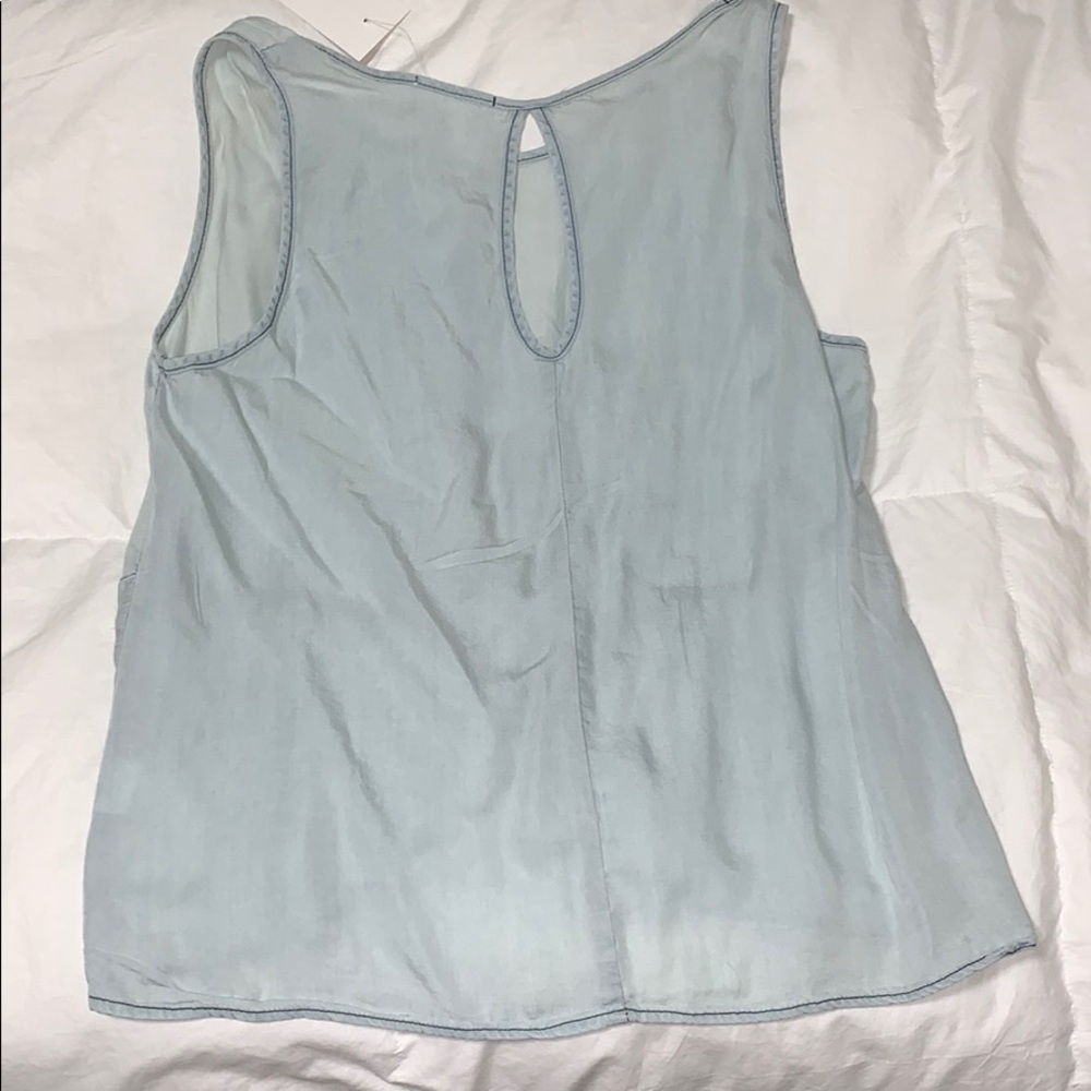 Knot Front Top 💙 - Picture 2 of 2